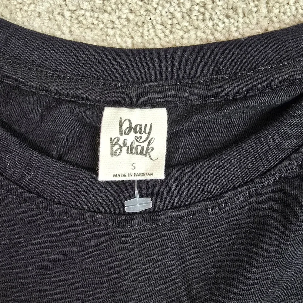 Daybreak Boy Mom Graphic T-Shirt‎ Black Rock Lightning Bolt Tee Small NWT